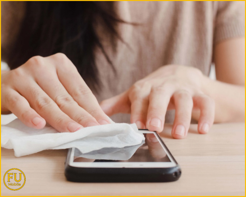 Vệ sinh bề mặt cảm biến điện thoại