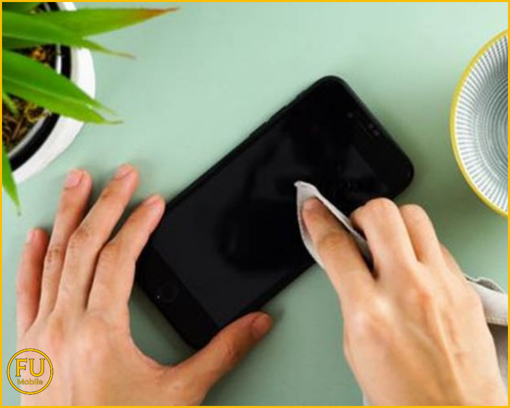 Vệ sinh bề mặt máy