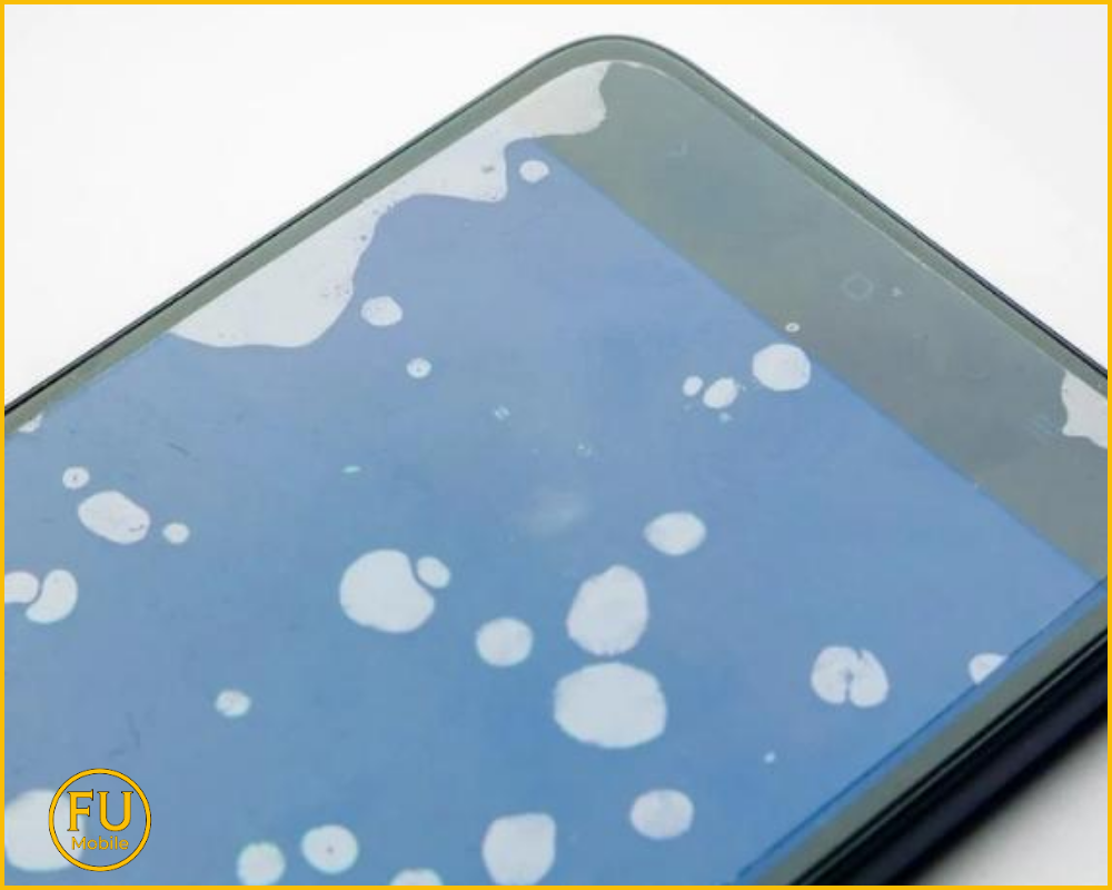 Bề mặt kính iPhone có bọt khí