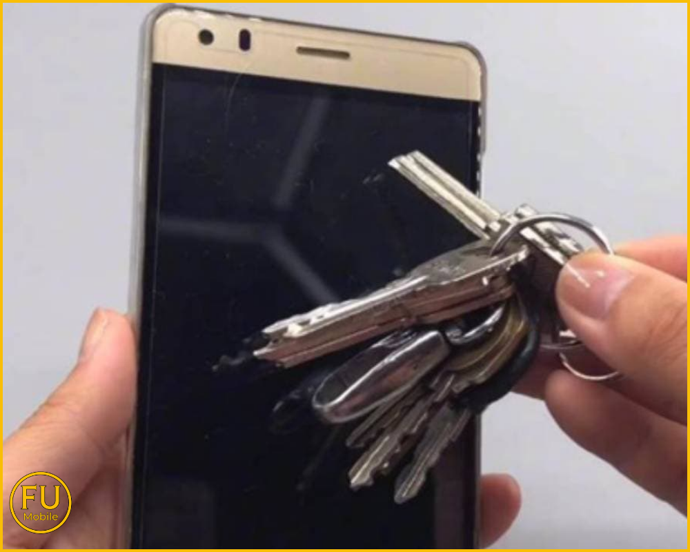 Hạn chế để chung điện thoại với vật cứng