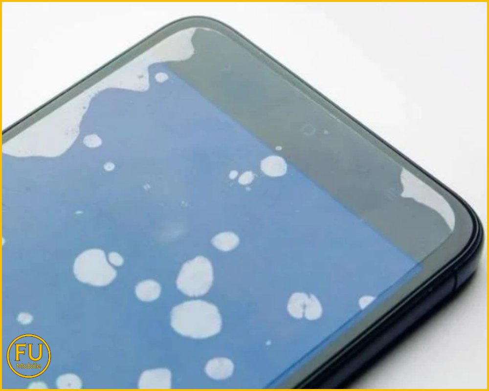 Bụi bẩn và bọt khí trên điện thoại