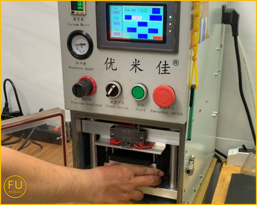 Máy hỗ trợ ép kính hiện đại tại FUmobile