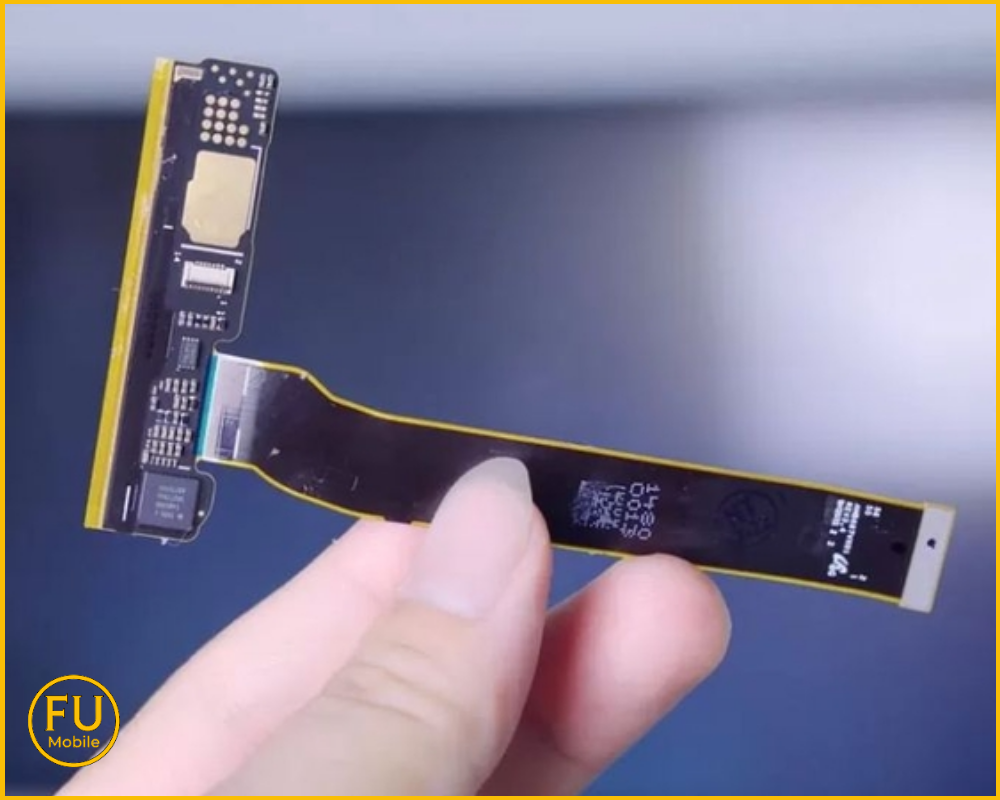 Kiểm tra mã số và cổ cáp màn hình điện thoại