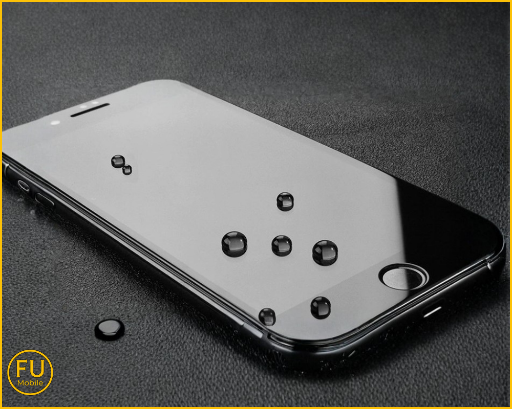 Kính zin có lớp phủ nano nên khi nhỏ nước sẽ đọng thành hạt tròn