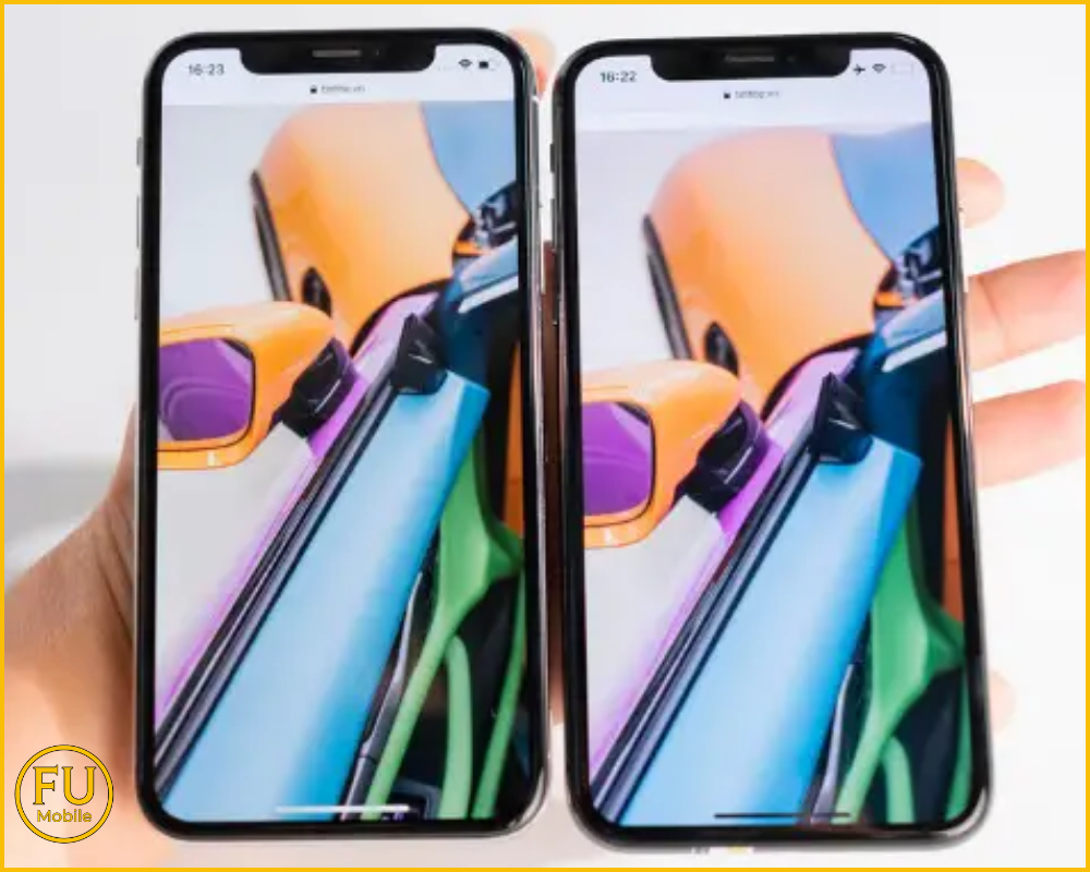 Màn hình GX (phải) bên cạnh màn hình zin hãng (bên trái)