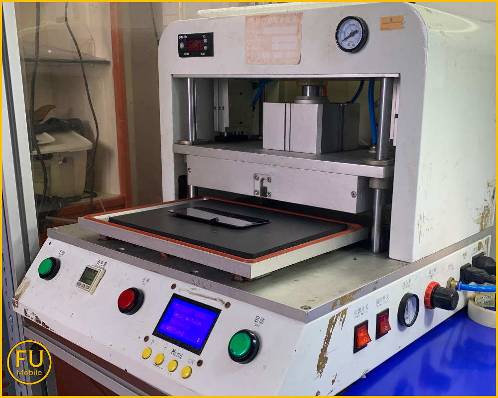 Sử dụng máy ép áp suất đảm bảo lớp keo được nén chặt, bịt kín mọi kẽ hở 