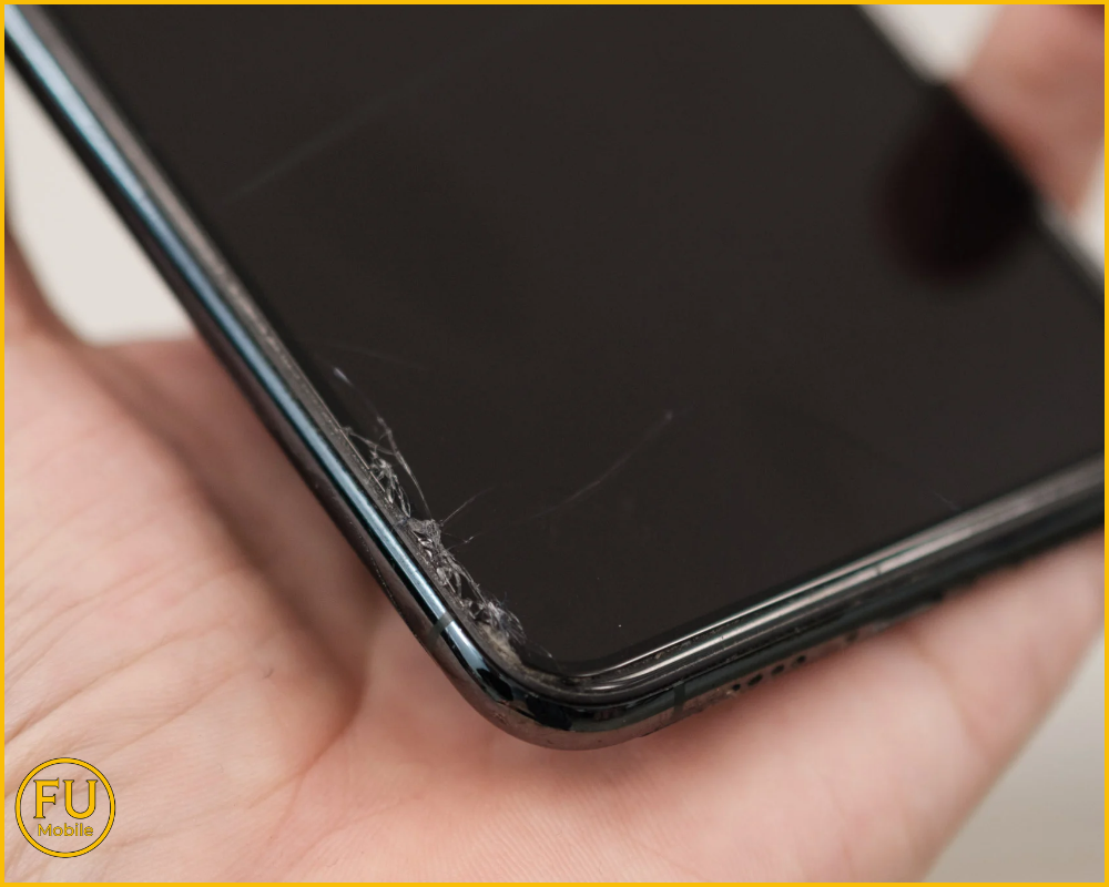 Thường xuyên soi kỹ các mép viền màn hình để kiểm tra