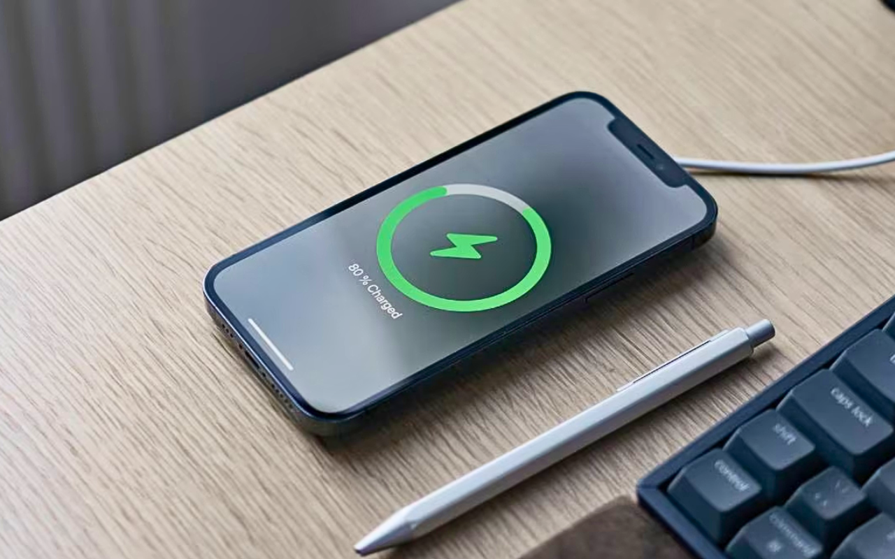 Pin iPhone 14 Plus