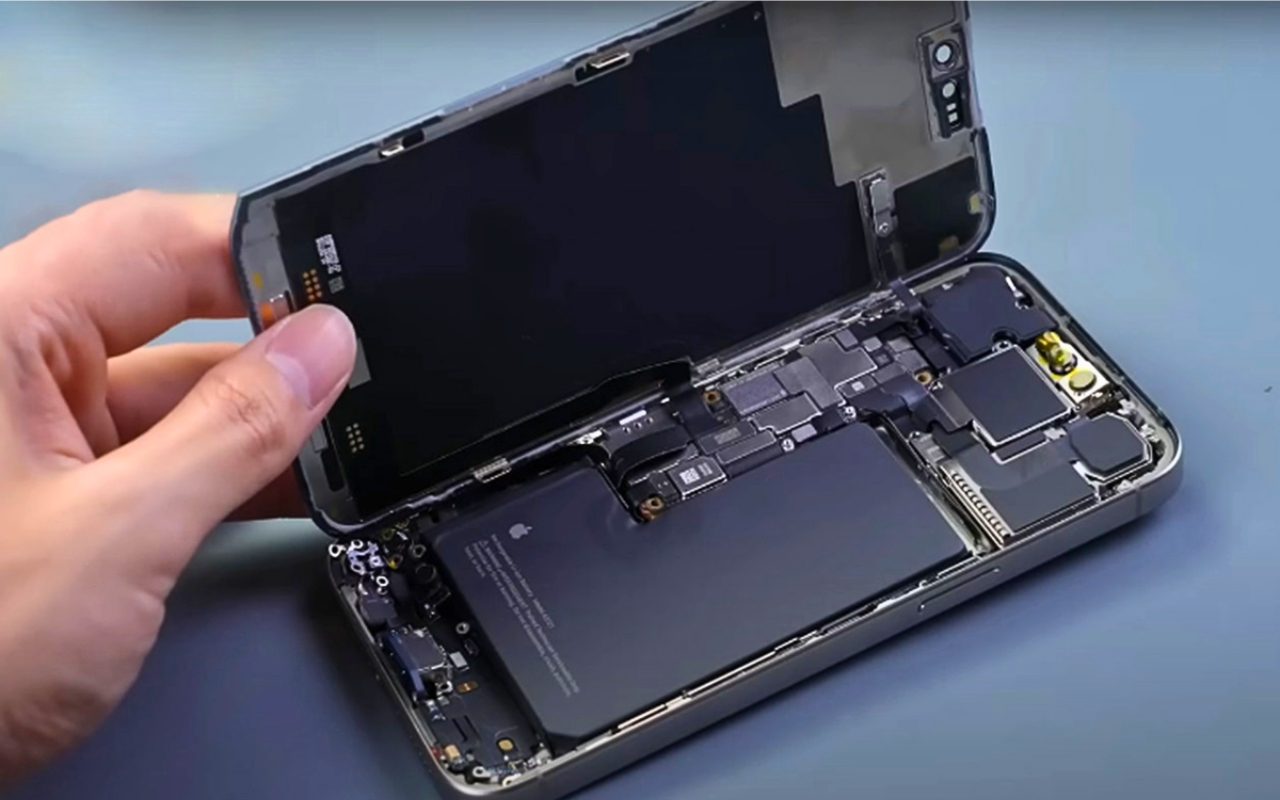 Pin iPhone 15