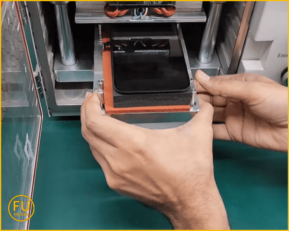 Quy trình ép kính iPhone 14 Pro Max bằng công nghệ hiện đại tại FU Mobile – TPHCM