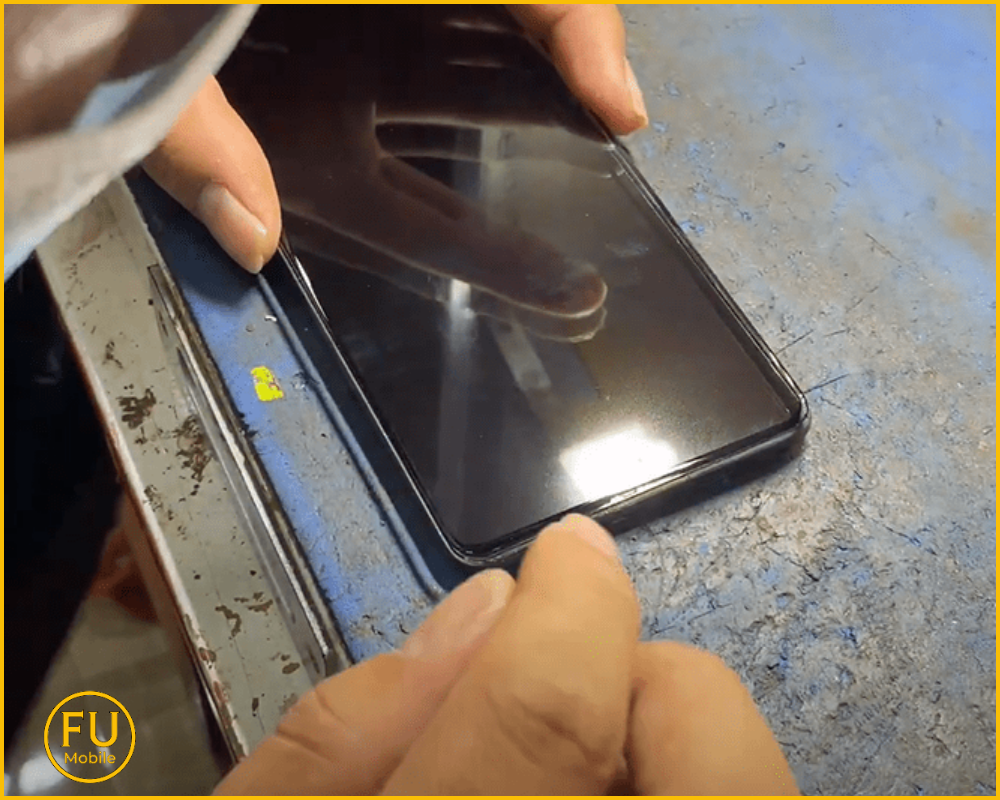 Quy trình thay kính Samsung Galaxy S20 FE tại FUmobile