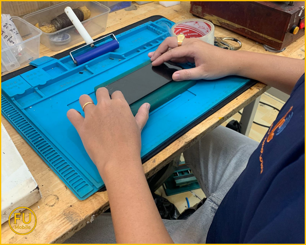 Quy trình thay kính A54 5G chuẩn tại FUmobile