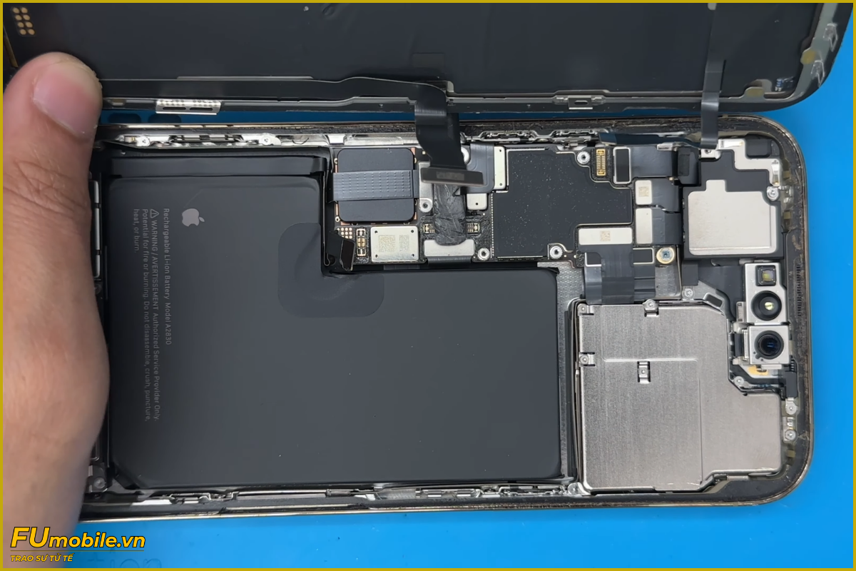Quy trình thay màn hình iPhone 14 Pro