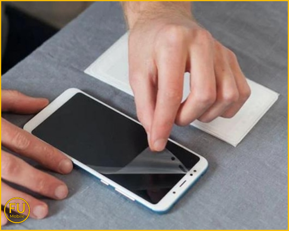 Sử dụng miếng dán bảo vệ màn hình