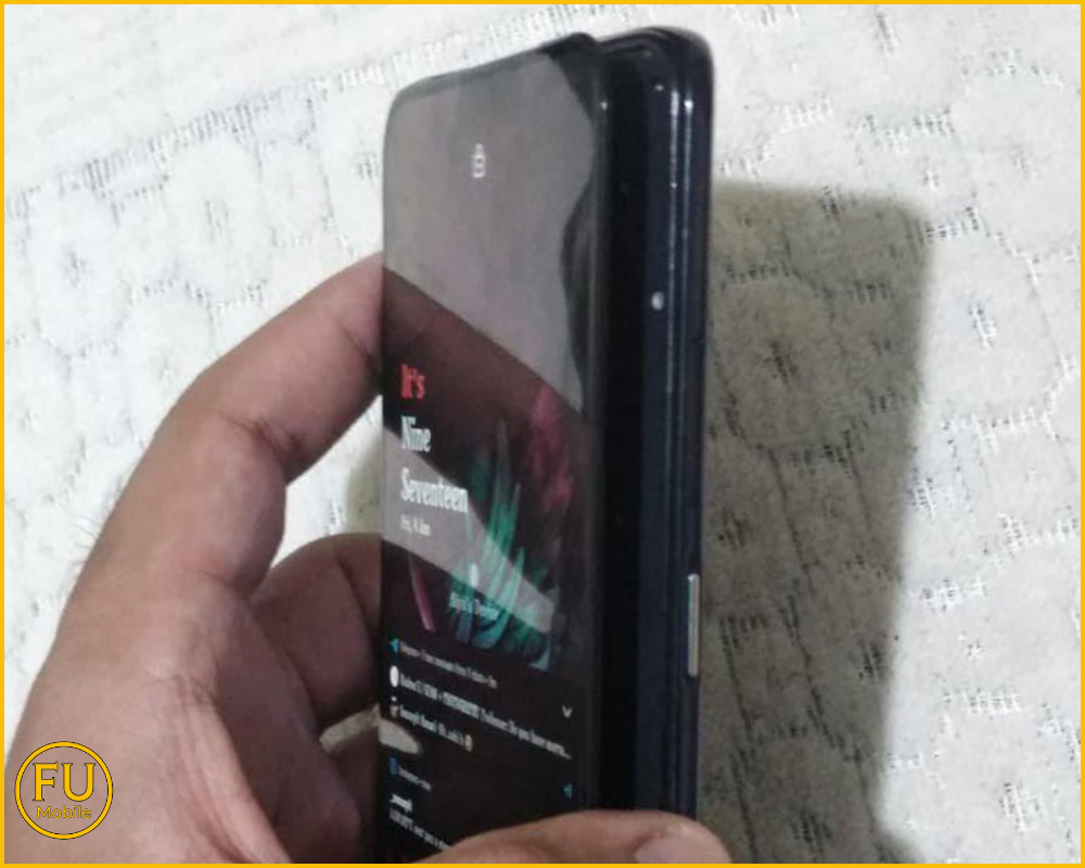 Dấu hiệu nhận biết màn hình S22 Plus bị hở keo sau ép kính