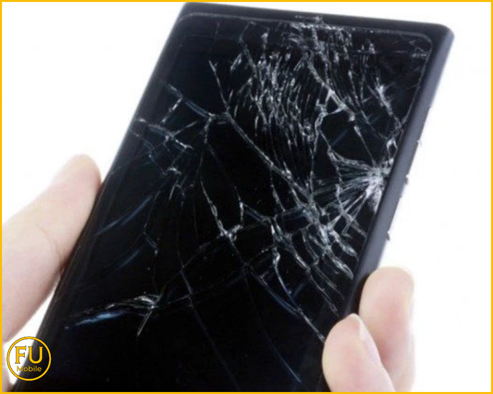 Các vết xước dăm, điểm yếu tiềm ẩn trên bề mặt kính